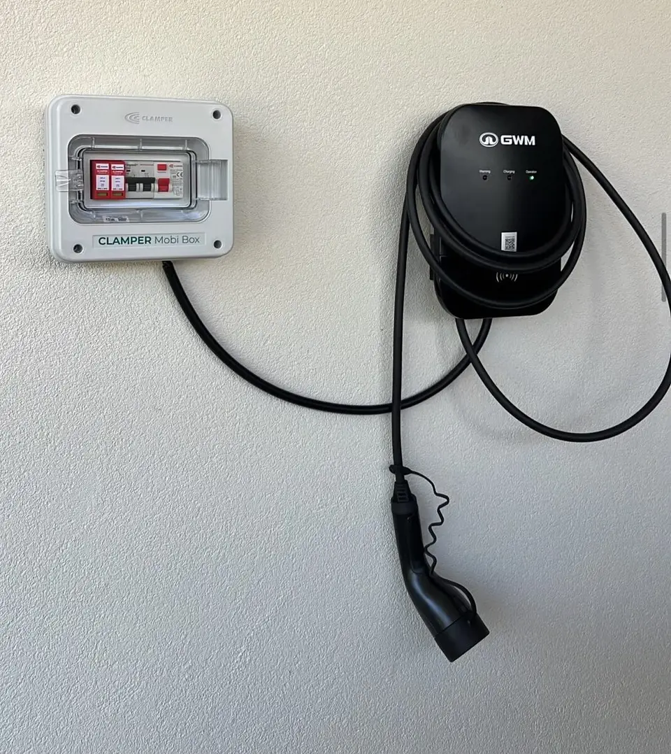 Wallbox GWM instalado com quadro de proteção em residência